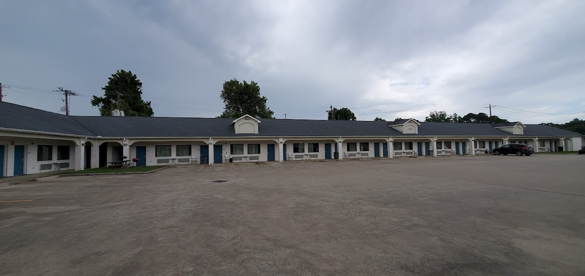 Travelers Inn and Suites Liberty